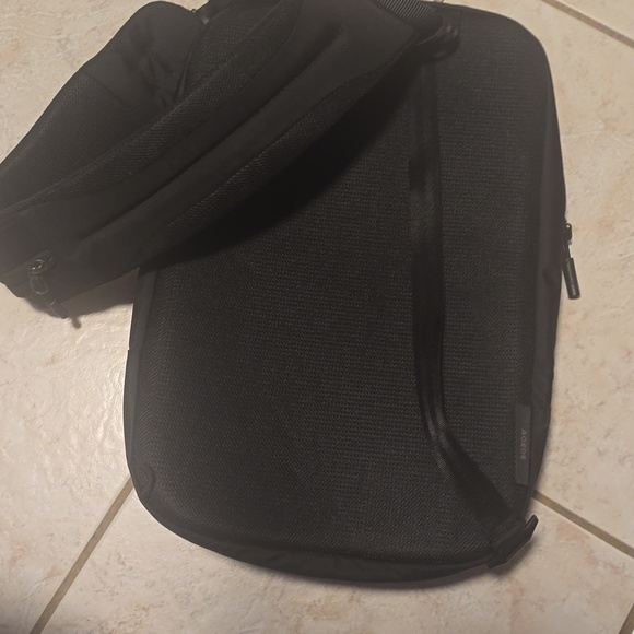 NWT OSPREY AOEDE SLING BLACK - Picture 2 of 3